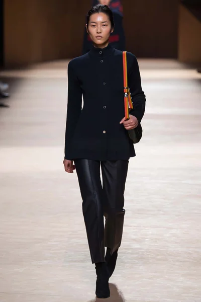 Look 15